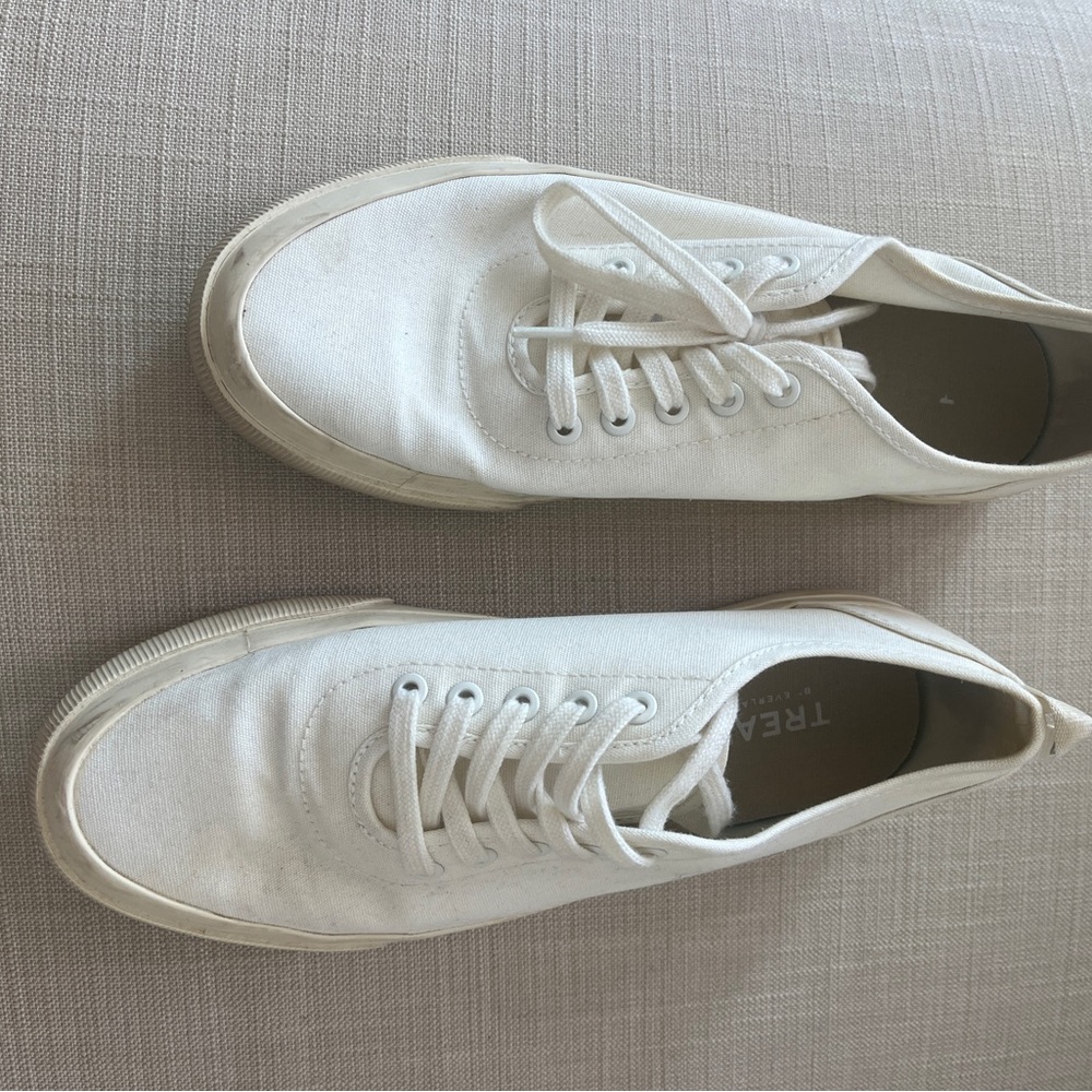 Everlane White Sneaker